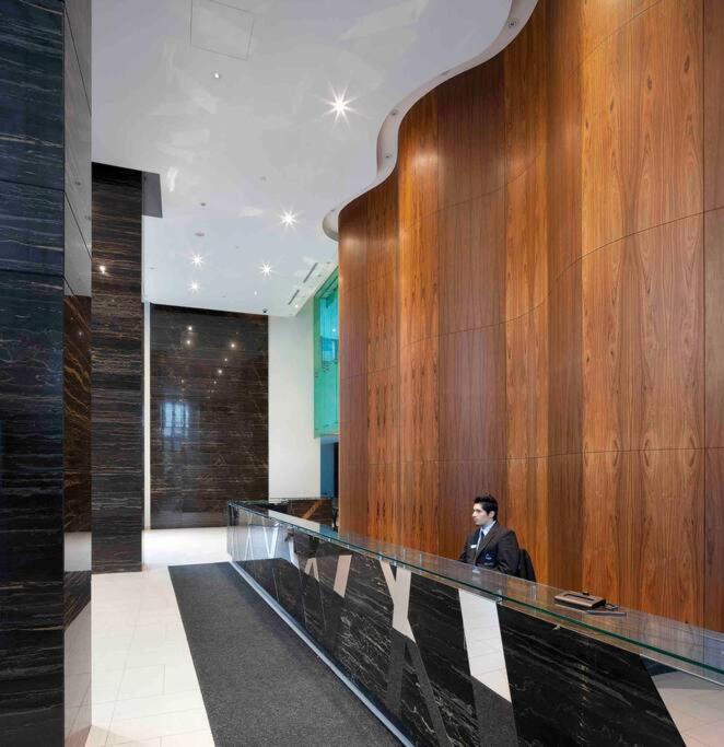 Deluxe Suite Торонто Екстериор снимка