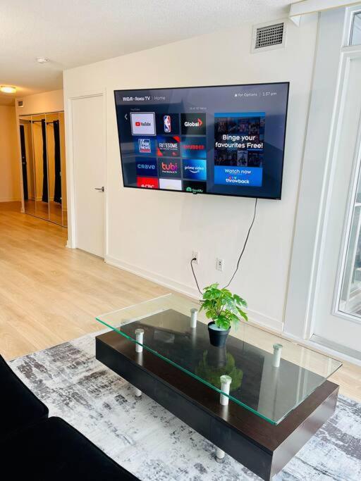 Deluxe Suite Торонто Екстериор снимка