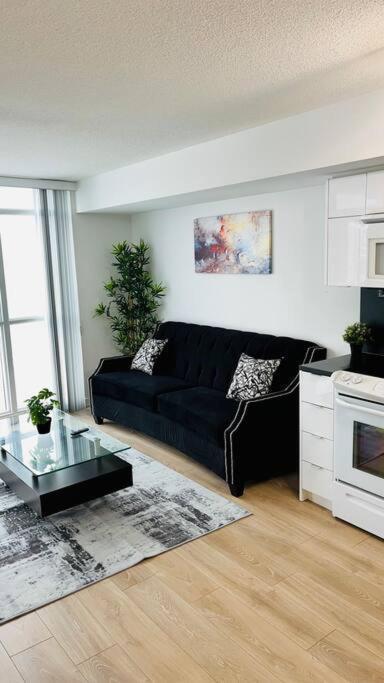 Deluxe Suite Торонто Екстериор снимка